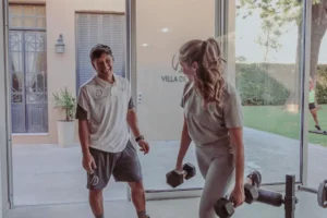 Entrenamiento personalizado con mancuernas en Villa Delfina