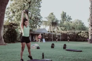 Entrenamiento funcional al aire libre en Villa Delfina